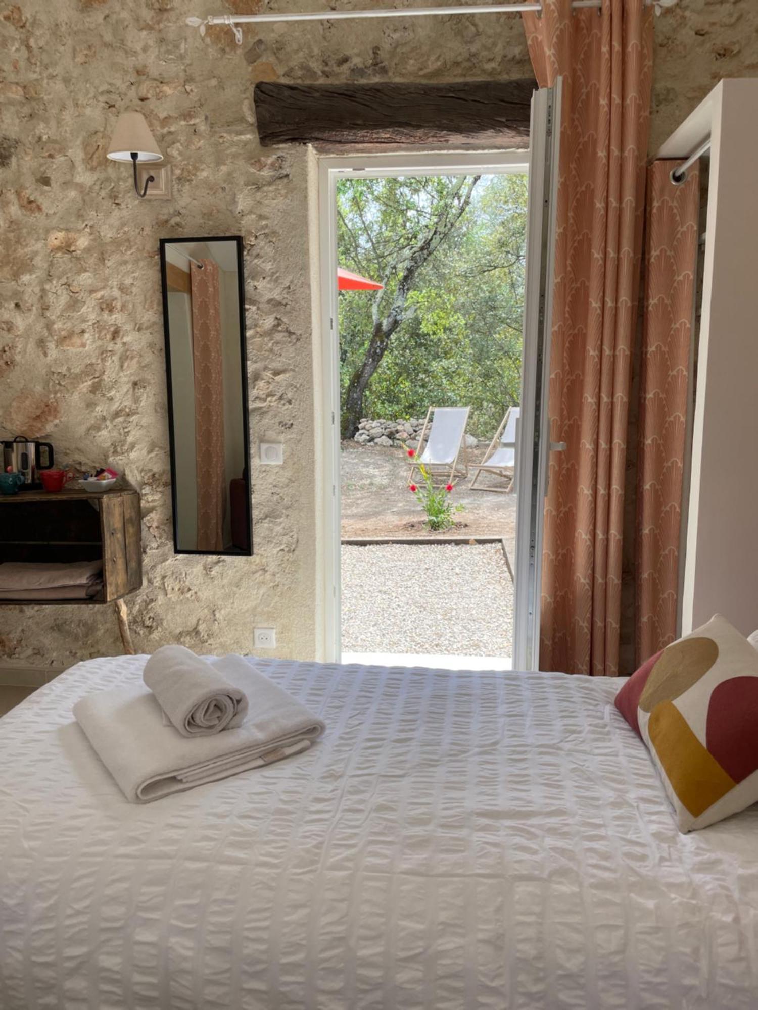 La Parenthese Du Var - Chambre D'Hotes Petits Dejeuners Inclus Et Terrasse Ombragee Saint-Antonin-du-Var Esterno foto